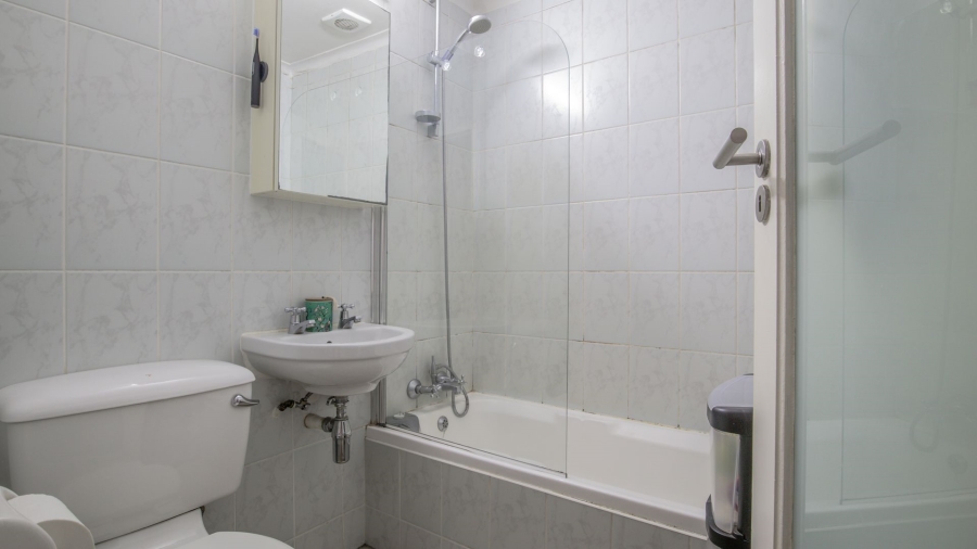 To Let 3 Bedroom Property for Rent in Wynberg Upper Western Cape